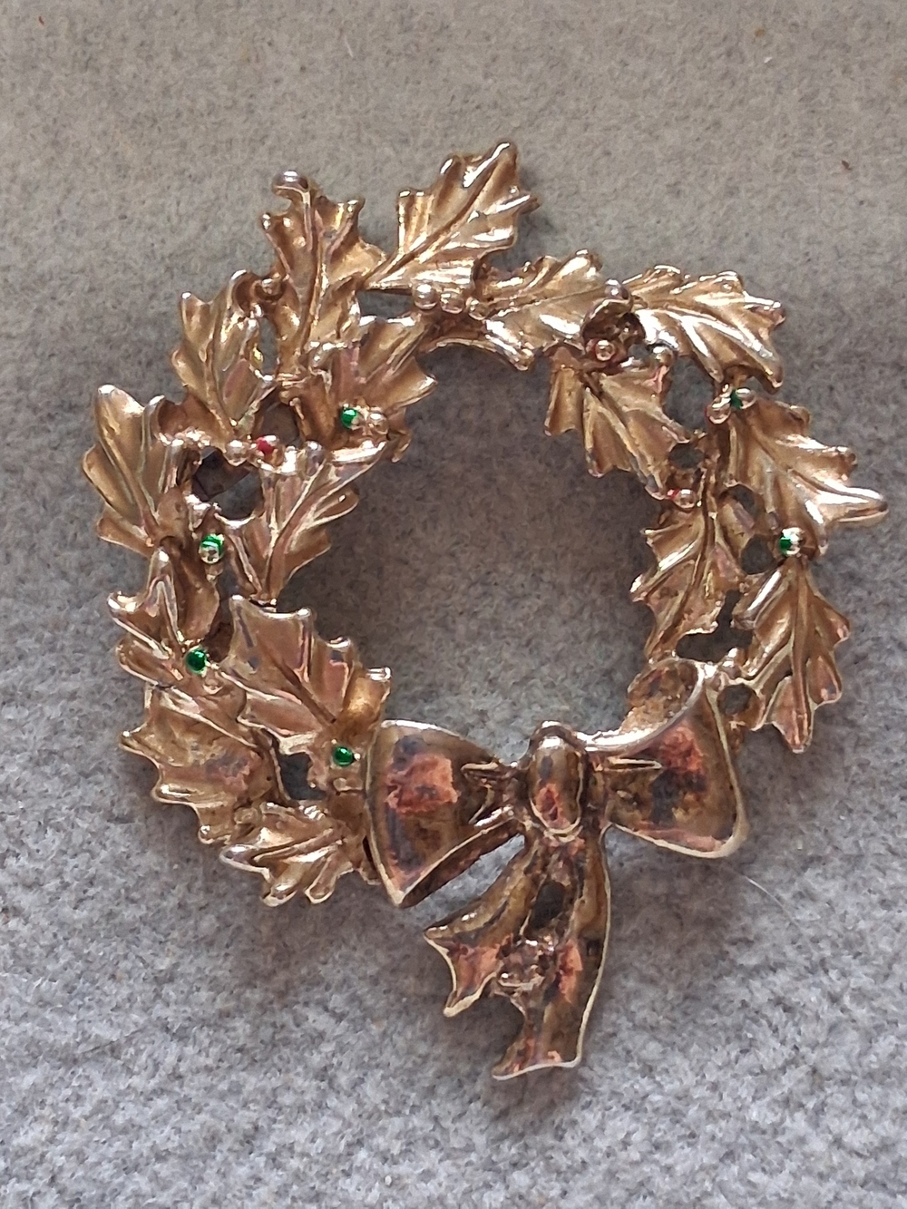 Gold Tone Wreath Brooch with Green Accents - Unbranded